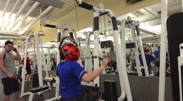 How You Look When You Wear Big Headphones To The Gym (LOL)
