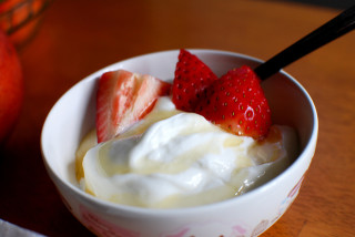 Greek Yogurt and Trail Mix - a pre-training meal that gets you going full throttle