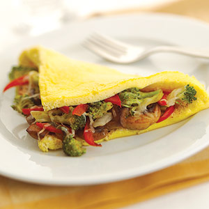 Veggie Omelet with Avocado - A green dish with healthy eggs for your post-training routine that will soothe your body and well-being
